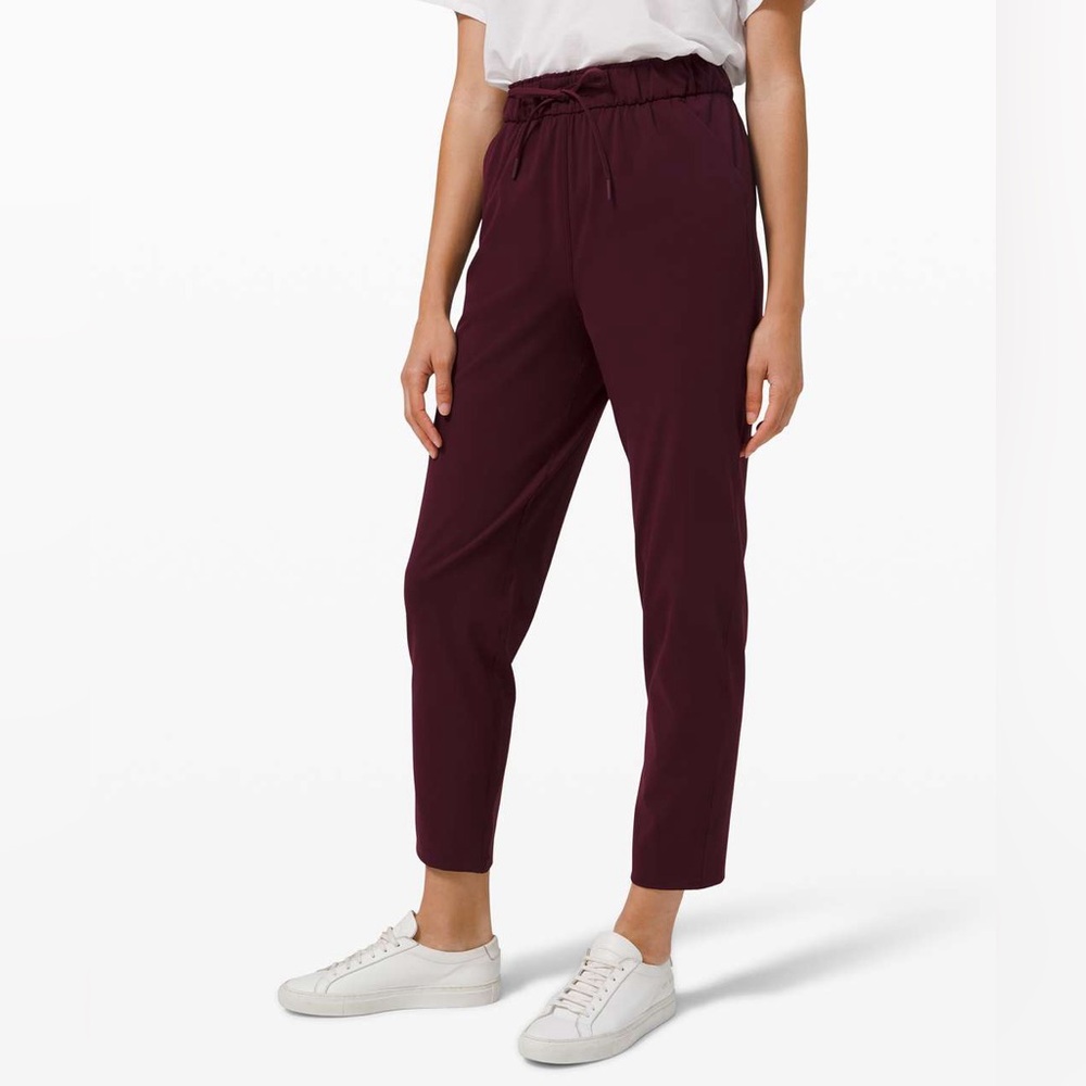 Lululemon Keep Moving 7/8 Length Stretch Pants in burgundy/maroon women’s size 6